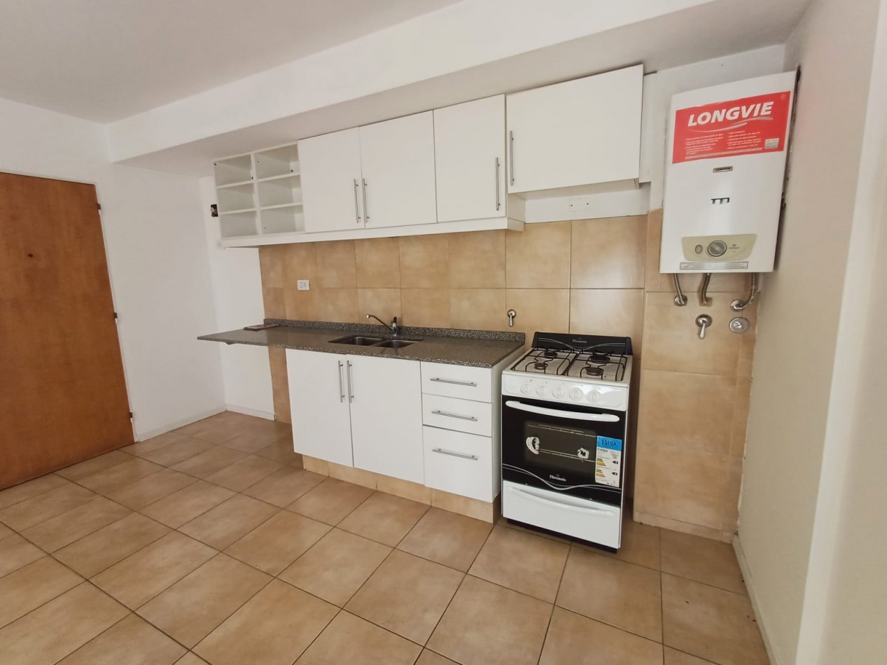 Alquiler amplio monoambiente. Mendoza 2600