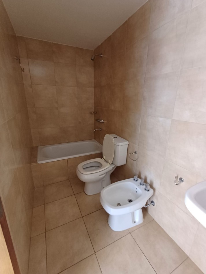 Alquiler amplio monoambiente. Mendoza 2600