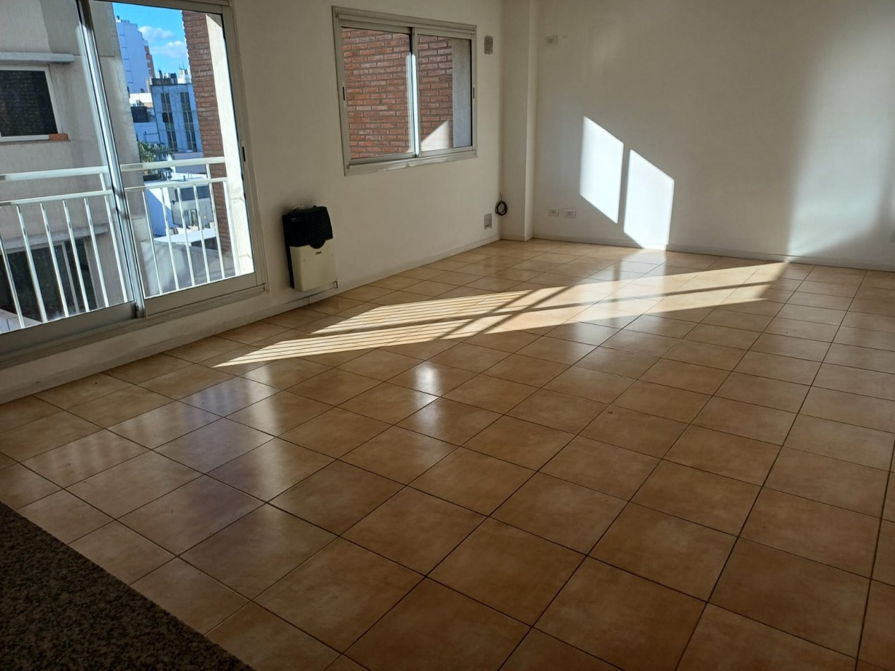 Alquiler amplio monoambiente. Mendoza 2600