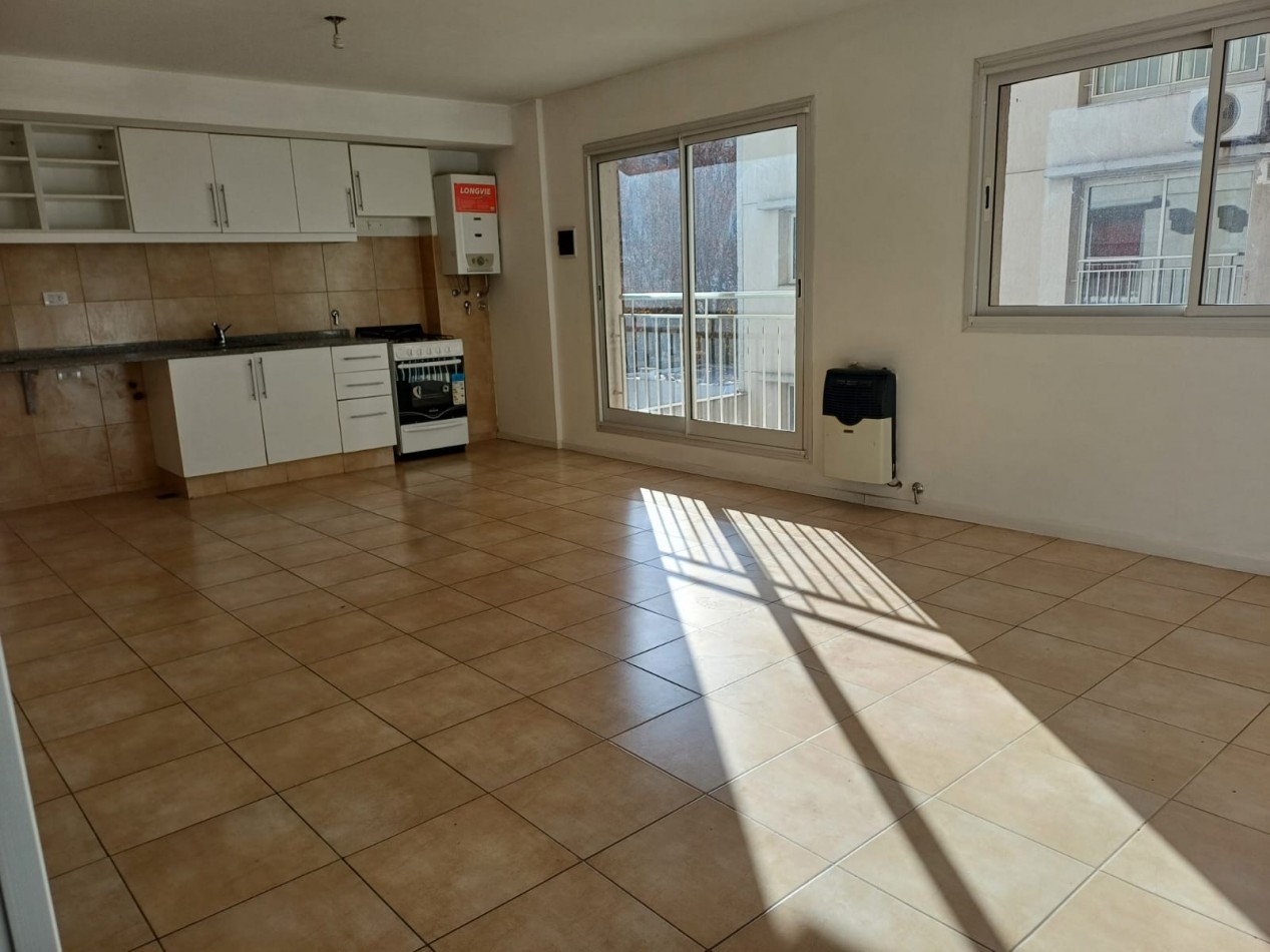 Alquiler amplio monoambiente. Mendoza 2600