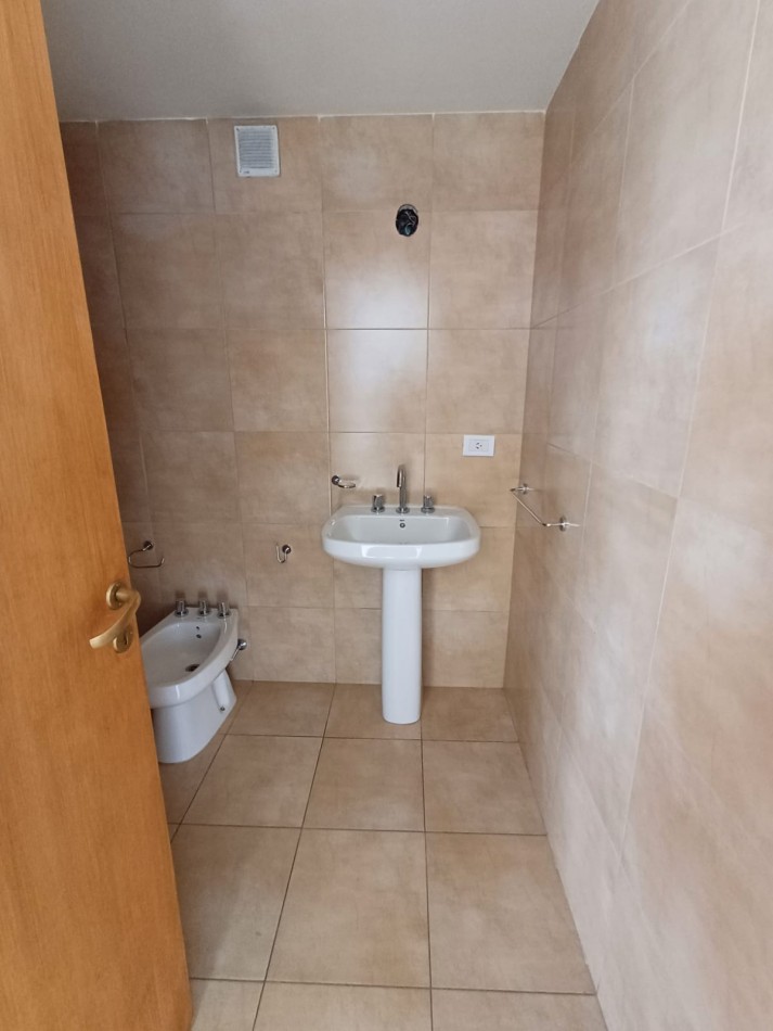 Alquiler amplio monoambiente. Mendoza 2600