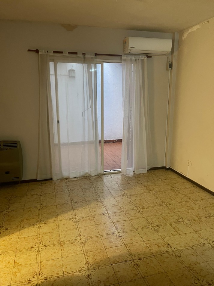 Alquiler departamento planta baja con patio. Dos Dormitorios. Pellegrini y Maipu