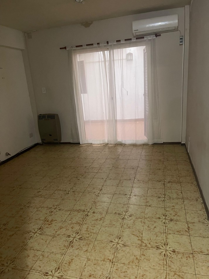 Alquiler departamento planta baja con patio. Dos Dormitorios. Pellegrini y Maipu