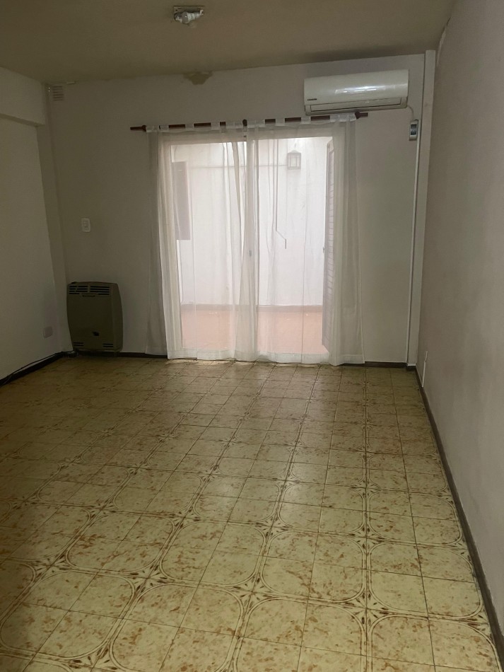 Alquiler departamento planta baja con patio. Dos Dormitorios. Pellegrini y Maipu