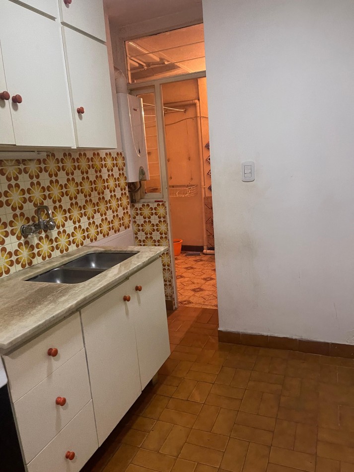 Alquiler departamento planta baja con patio. Dos Dormitorios. Pellegrini y Maipu