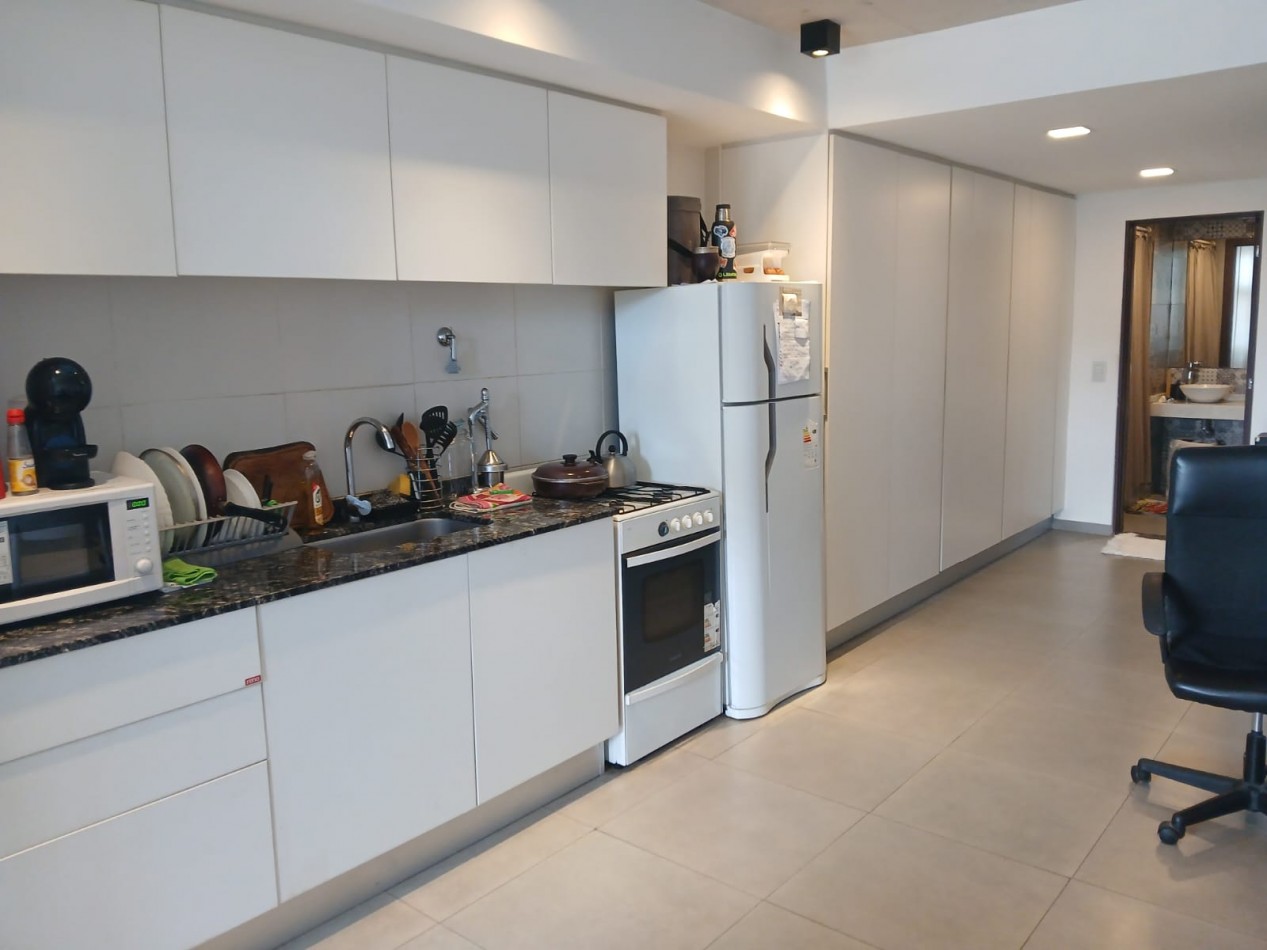 Amplio monoambiente a la venta. Amueblado. Barrio Abasto. Consultar financiacion