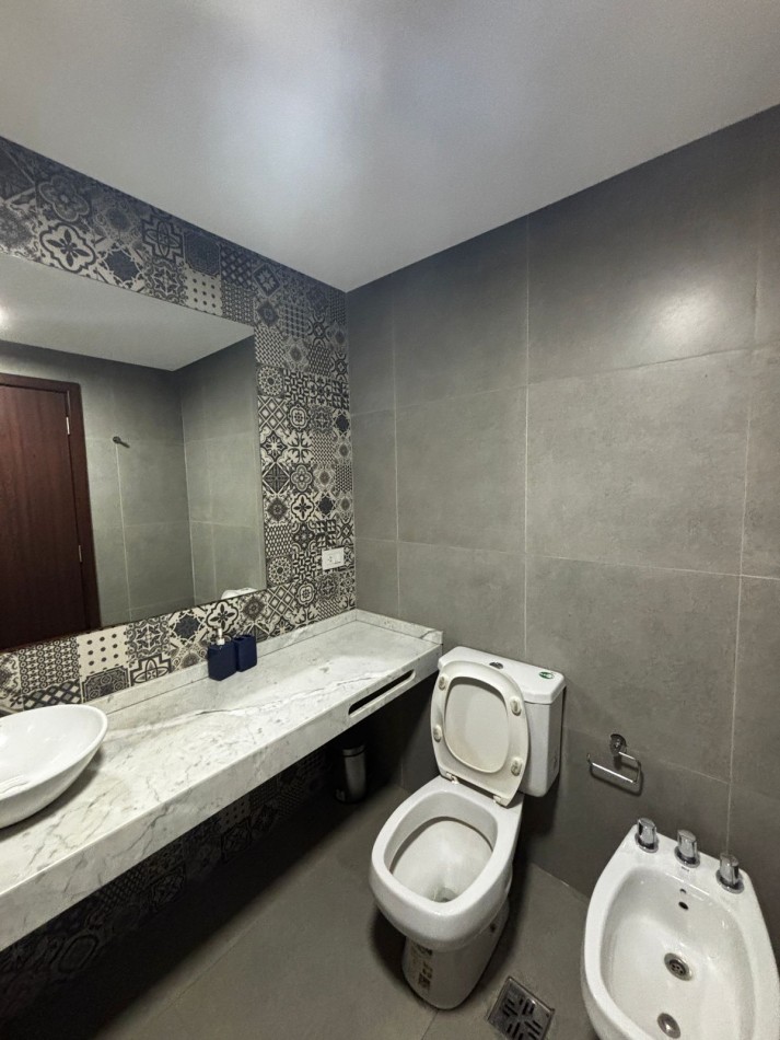 Amplio monoambiente a la venta. Amueblado. Barrio Abasto. Consultar financiacion