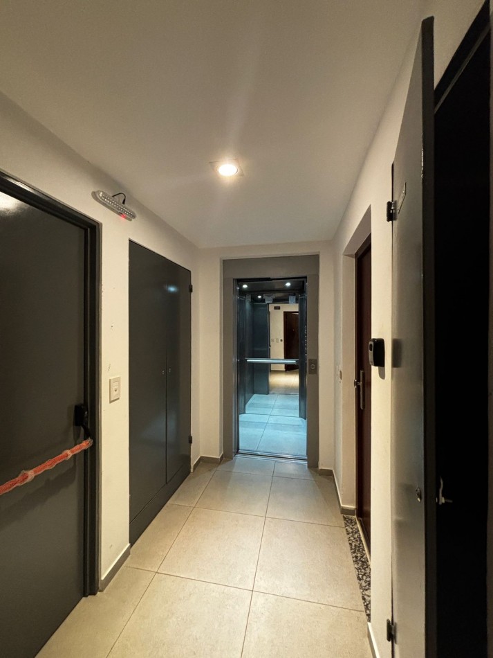 Amplio monoambiente a la venta. Amueblado. Barrio Abasto. Consultar financiacion