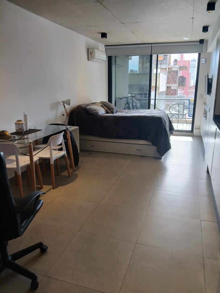 Amplio monoambiente a la venta. Amueblado. Barrio Abasto. Consultar financiacion