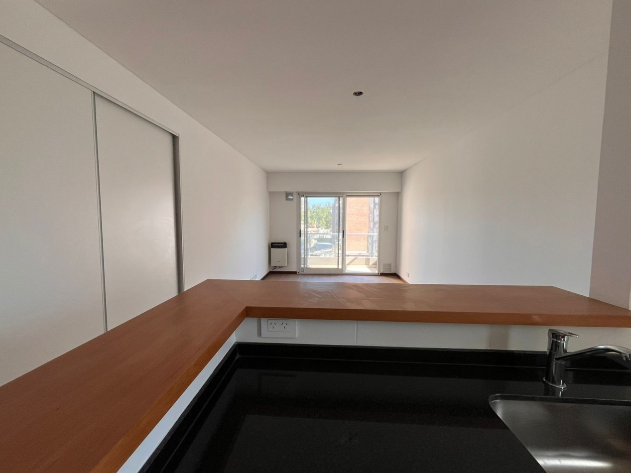 VENTA MONOAMBIENTES - Balcones vidriados al frente - Entrega INMEDIATA - Zeballos 2200