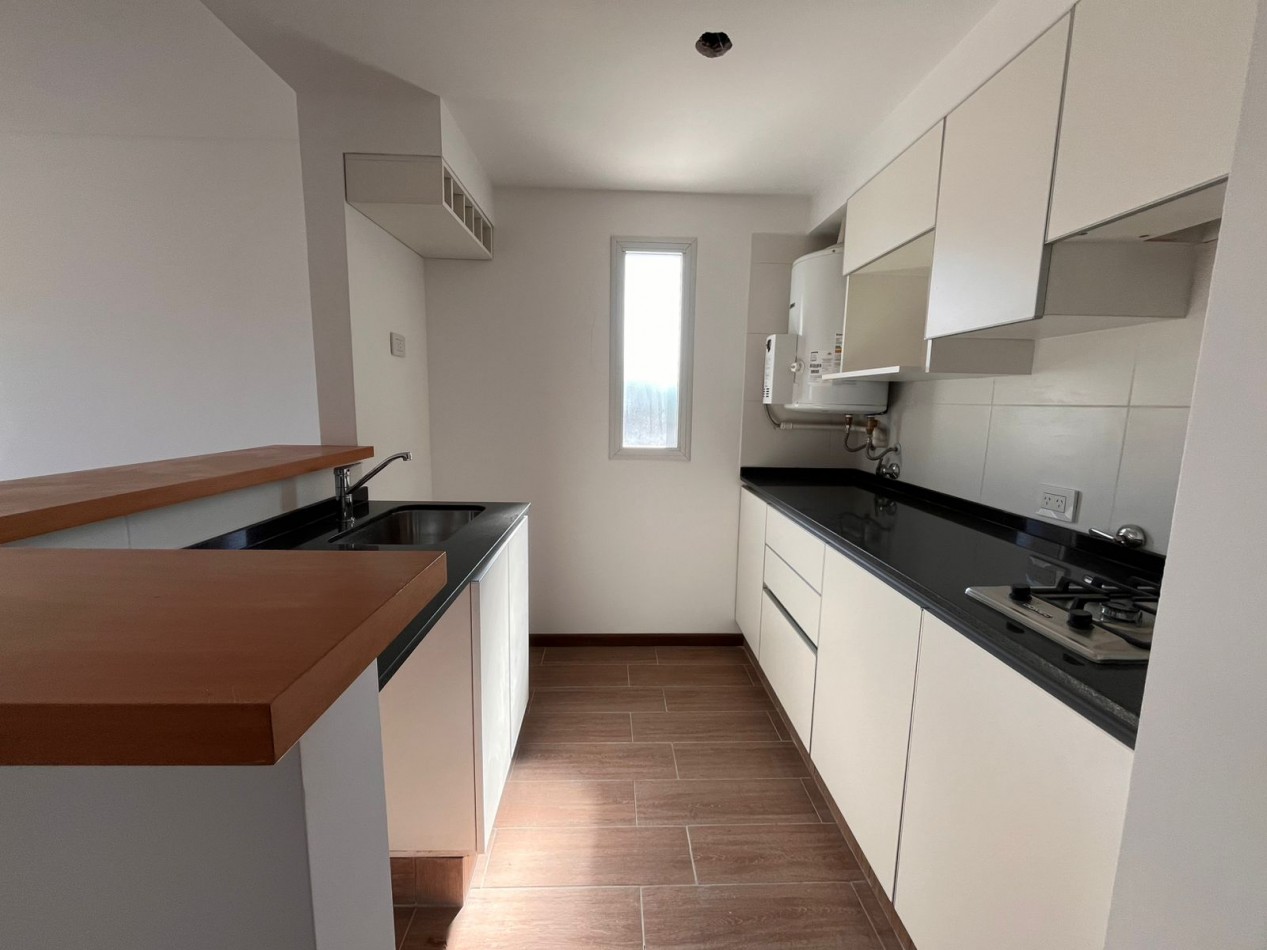 VENTA MONOAMBIENTES - Balcones vidriados al frente - Entrega INMEDIATA - Zeballos 2200