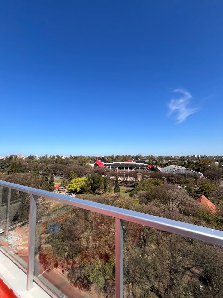 VENTA DEPARTAMENTO SEMIPISO 2 DORMITORIOS - Patio, balcon frente al parque Independencia - Av. Pellegrini 2632