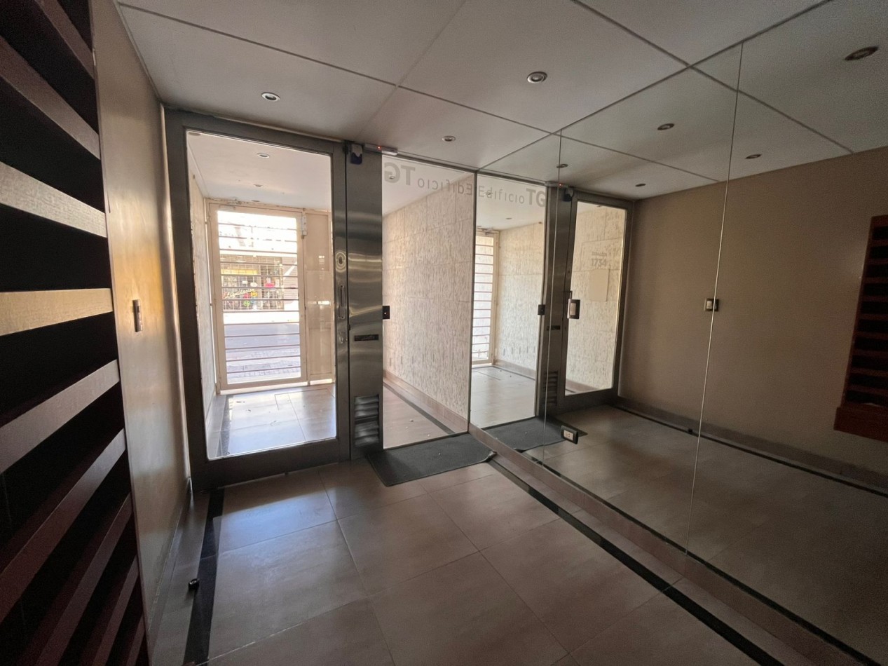 SEMIPISO DE UN DORMITORIO - Balcon al frente - Con cochera - Zeballos 1700