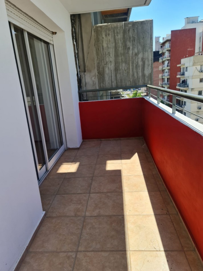 EN ALQUILER!. Amplio departamento 1 dormitorio. cafferata 920