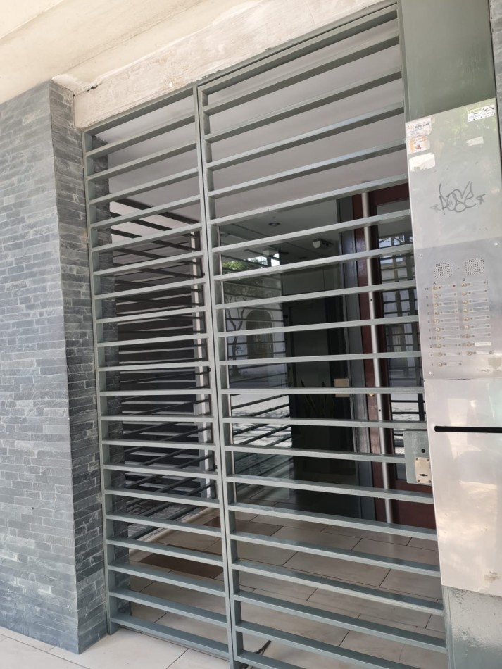 EN ALQUILER!. Amplio departamento 1 dormitorio. cafferata 920