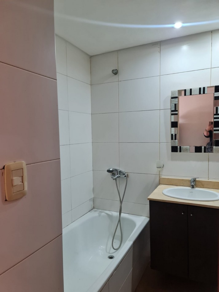 EN ALQUILER!. Amplio departamento 1 dormitorio. cafferata 920