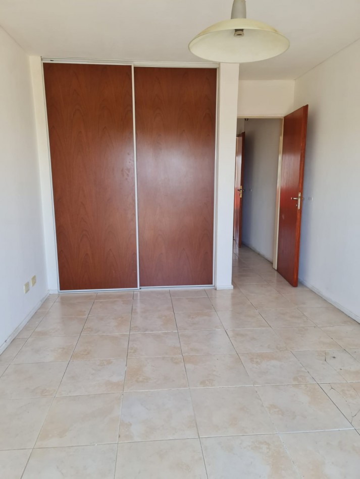EN ALQUILER!. Amplio departamento 1 dormitorio. cafferata 920