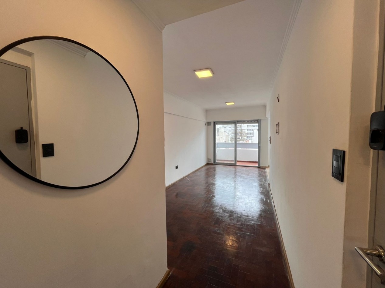 SEMIPISO DE UN DORMITORIO, RECICLADO A NUEVO, BALCON AL FRENTE - MITRE 1511