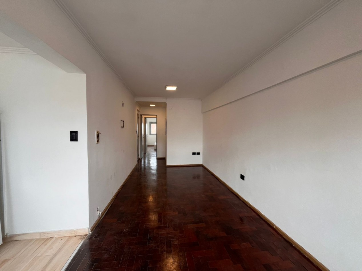 SEMIPISO DE UN DORMITORIO, RECICLADO A NUEVO, BALCON AL FRENTE - MITRE 1511