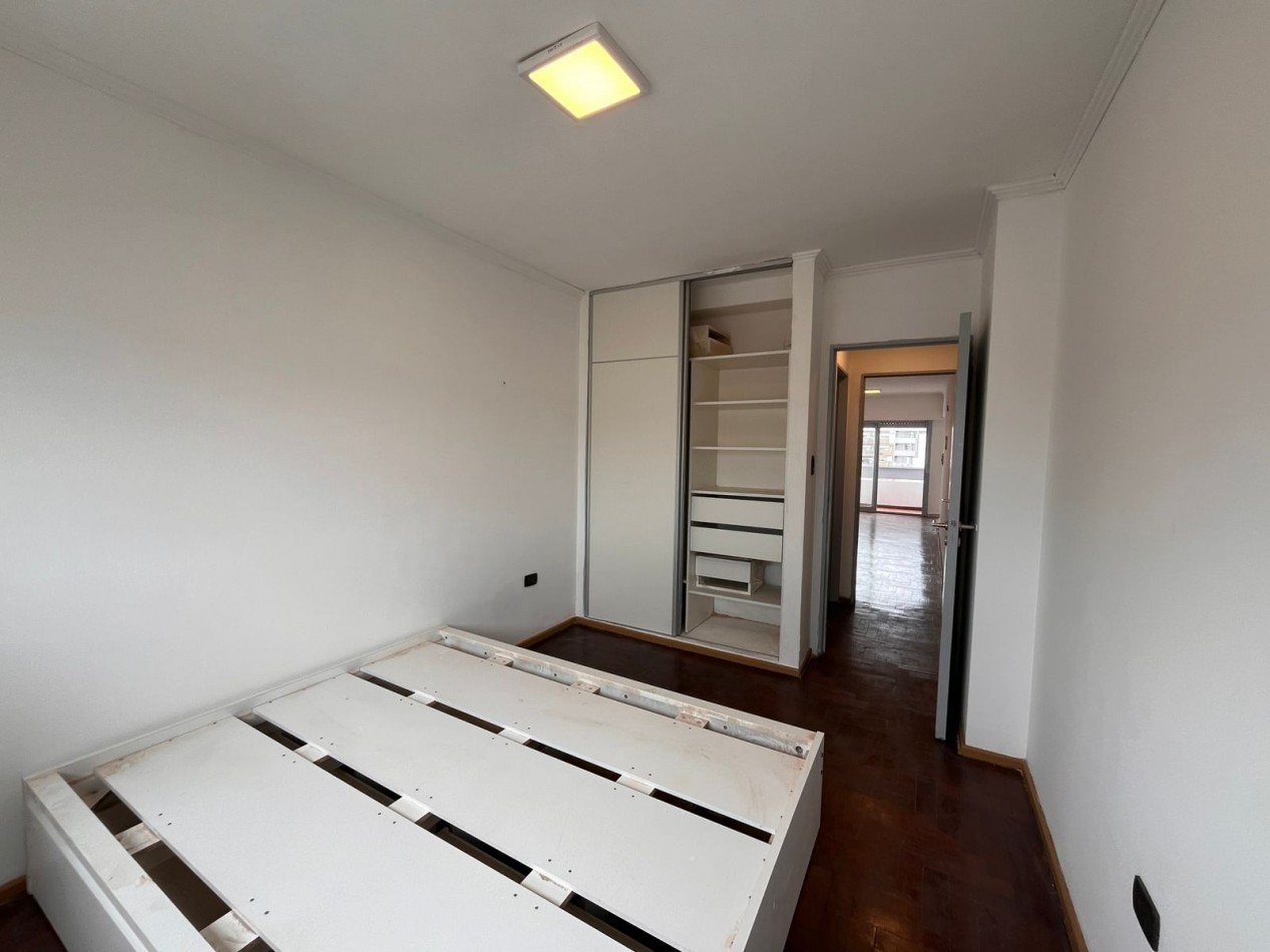 SEMIPISO DE UN DORMITORIO, RECICLADO A NUEVO, BALCON AL FRENTE - MITRE 1511