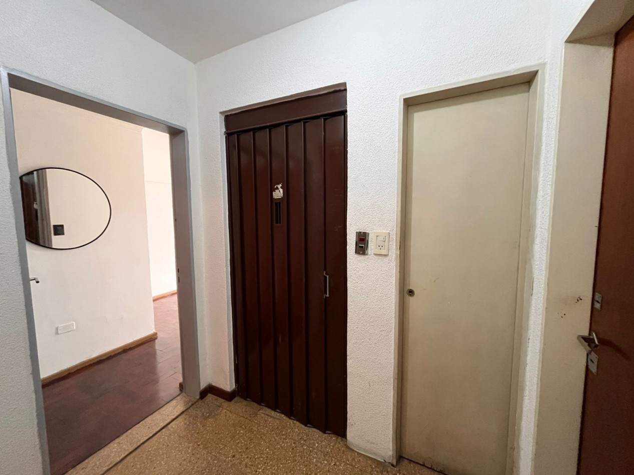 SEMIPISO DE UN DORMITORIO, RECICLADO A NUEVO, BALCON AL FRENTE - MITRE 1511