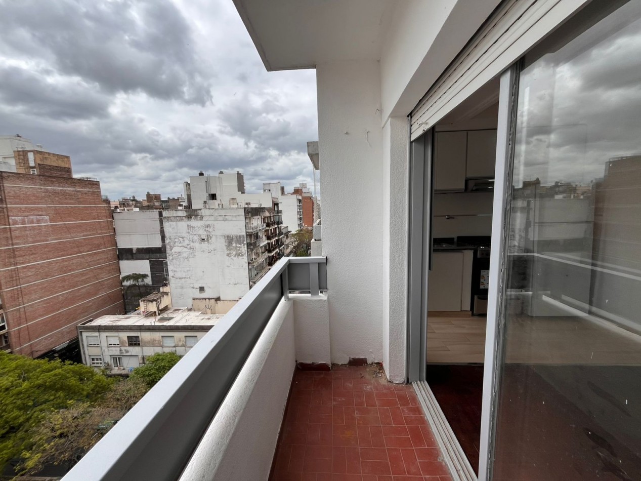 SEMIPISO DE UN DORMITORIO, RECICLADO A NUEVO, BALCON AL FRENTE - MITRE 1511