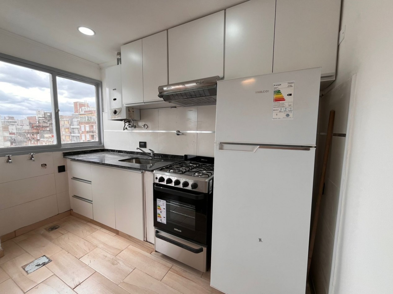 SEMIPISO DE UN DORMITORIO, RECICLADO A NUEVO, BALCON AL FRENTE - MITRE 1511