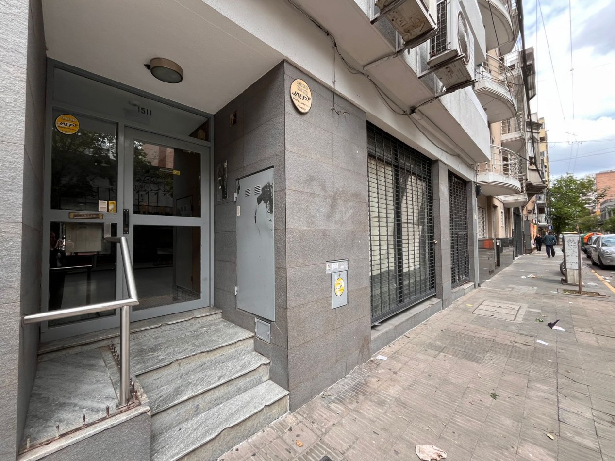 SEMIPISO DE UN DORMITORIO, RECICLADO A NUEVO, BALCON AL FRENTE - MITRE 1511