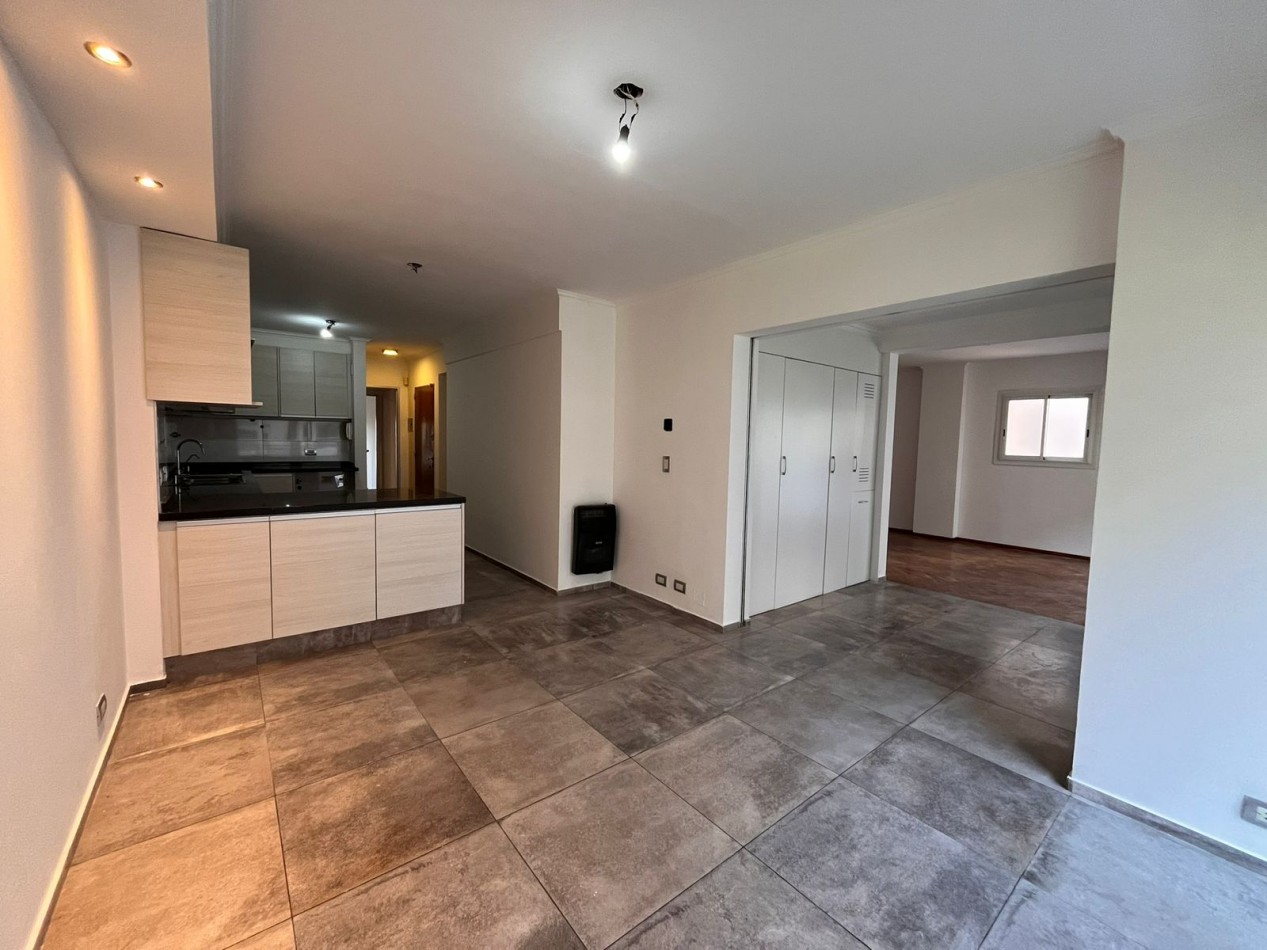 Piso exclusivo de 3 dormitorios con cochera en zona Rio - GUEMES 1972