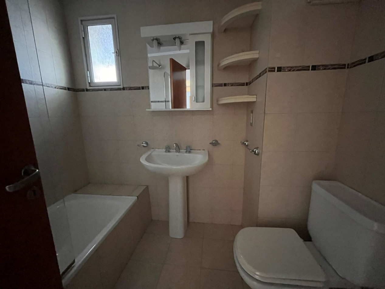 Piso exclusivo de 3 dormitorios con cochera en zona Rio - GUEMES 1972