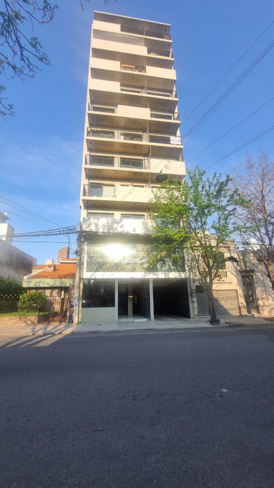 Amplio monoambiente con balcon y amenities - Cafferata 1500