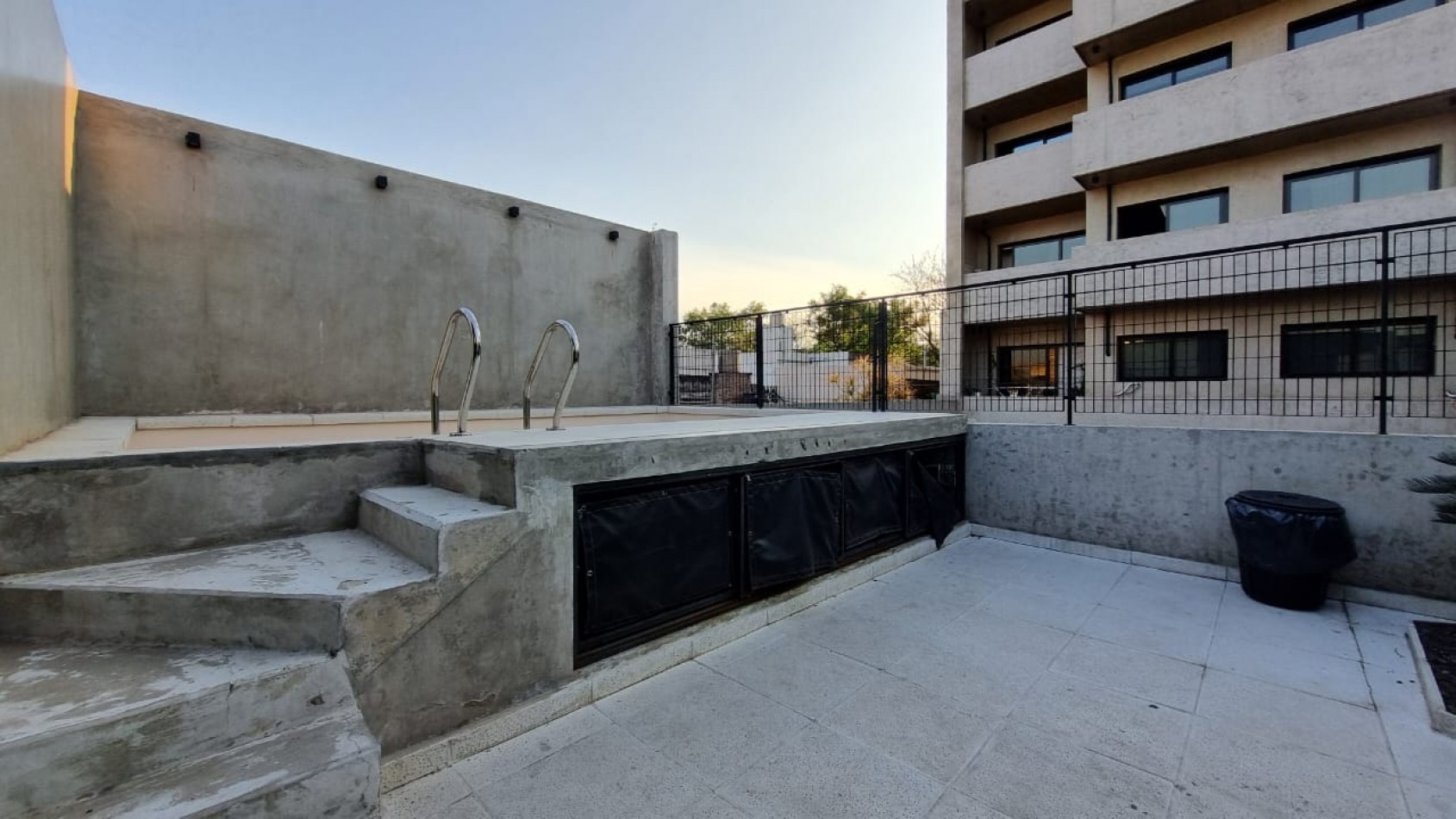 Amplio monoambiente con balcon y amenities - Cafferata 1500