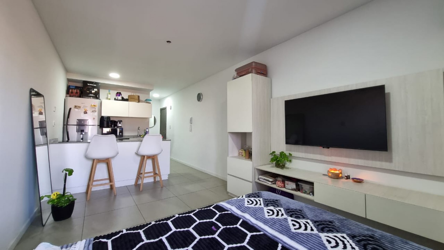 Amplio monoambiente con balcon y amenities - Cafferata 1500