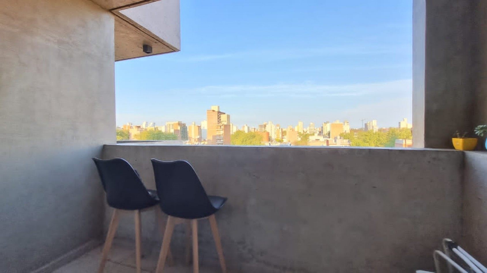 Amplio monoambiente con balcon y amenities - Cafferata 1500