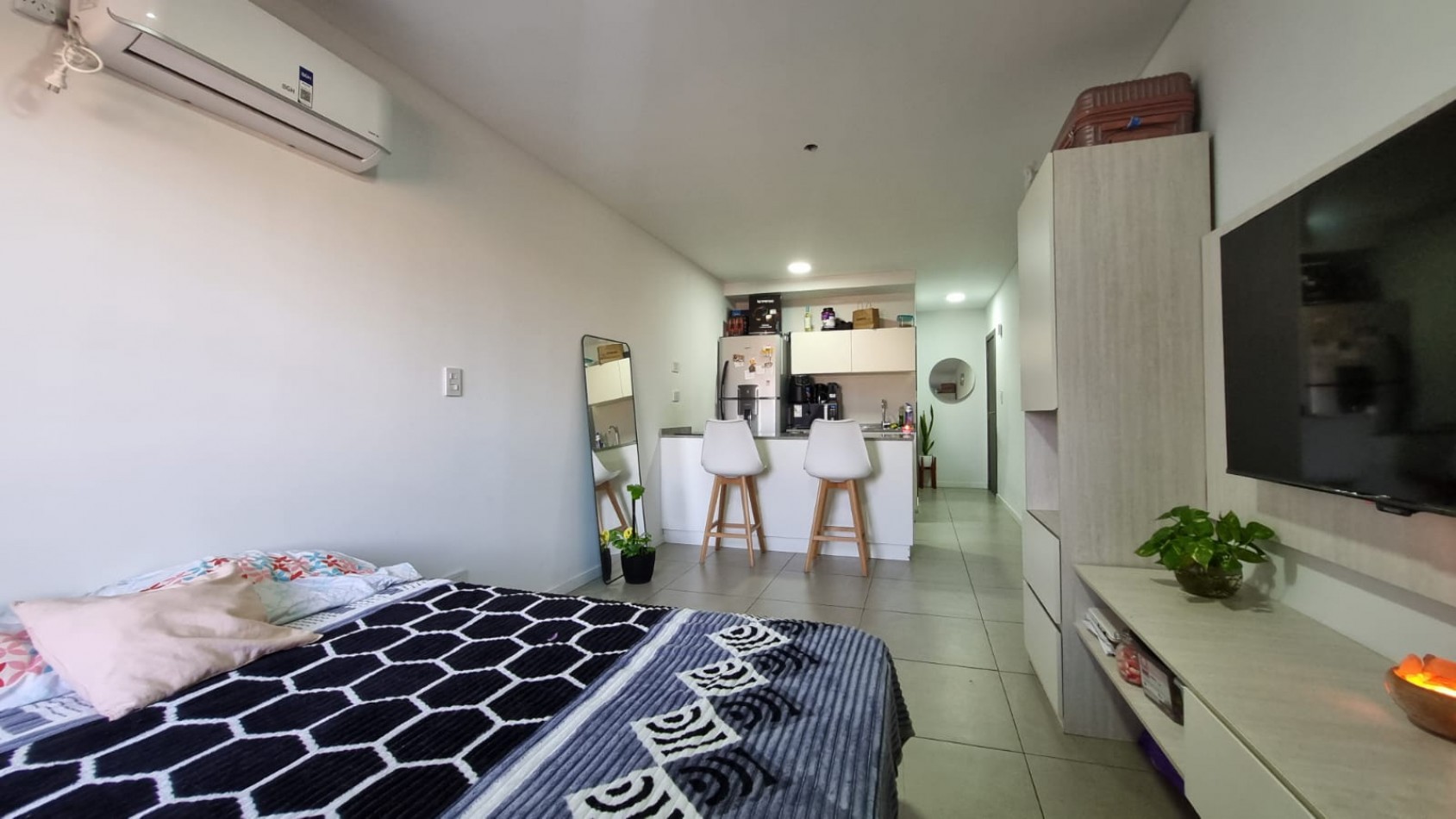 Amplio monoambiente con balcon y amenities - Cafferata 1500