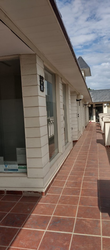 Alquiler local centrico en Funes. Galeria Paseo Victoria