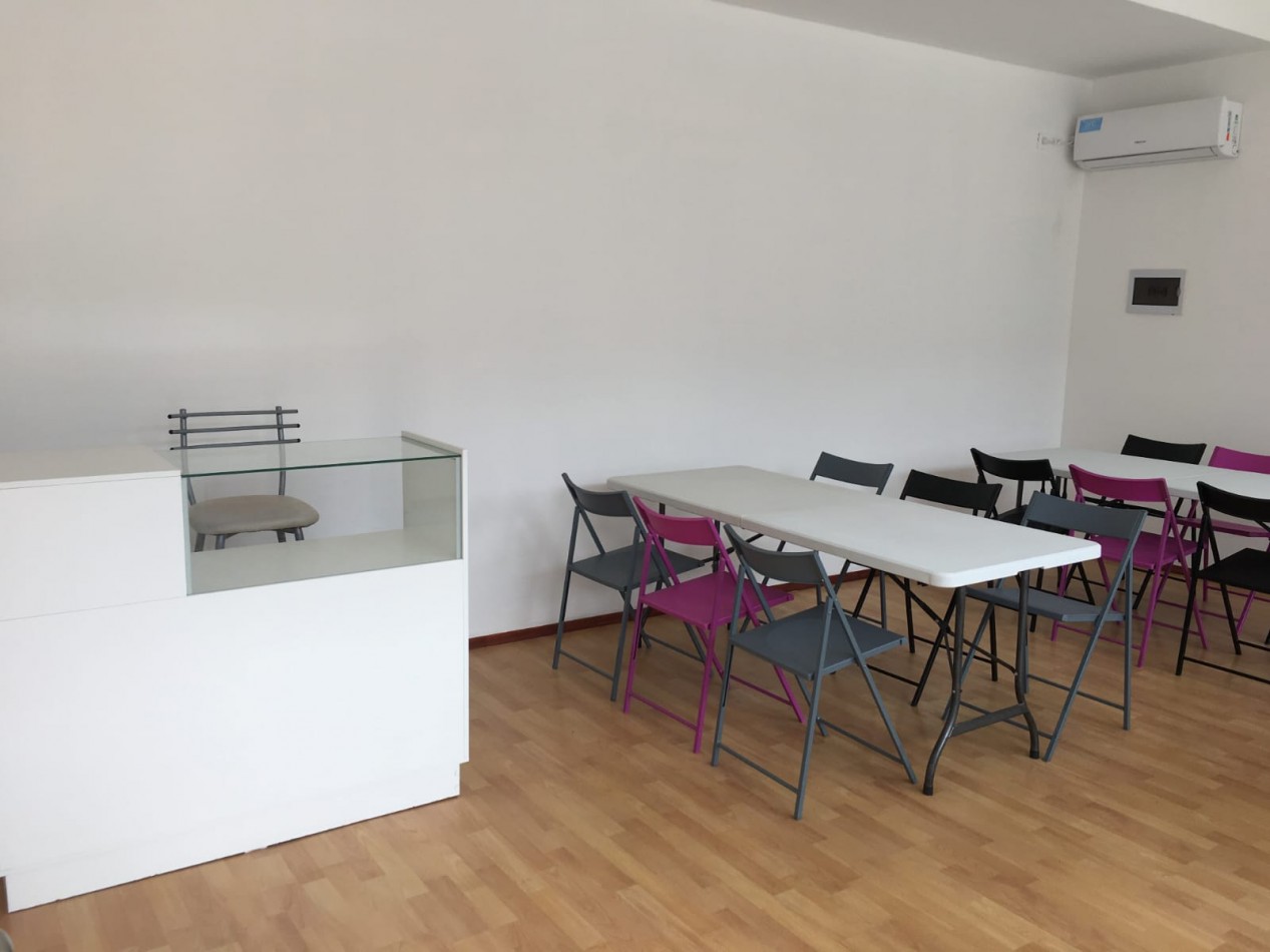 Alquiler local centrico en Funes. Galeria Paseo Victoria