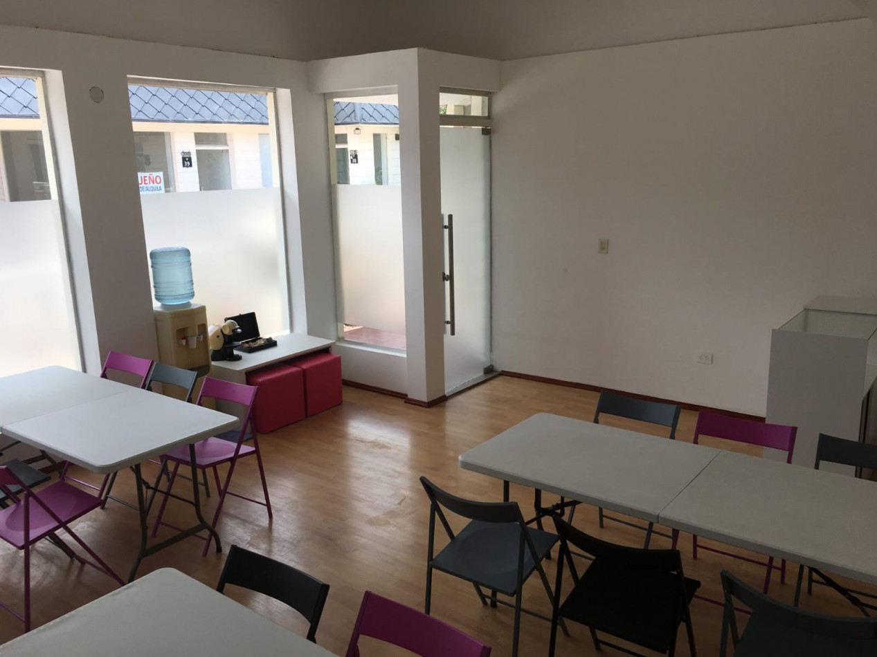 Alquiler local centrico en Funes. Galeria Paseo Victoria