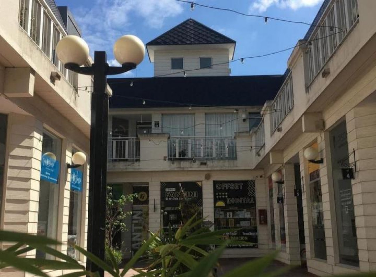 Alquiler local centrico en Funes. Galeria Paseo Victoria