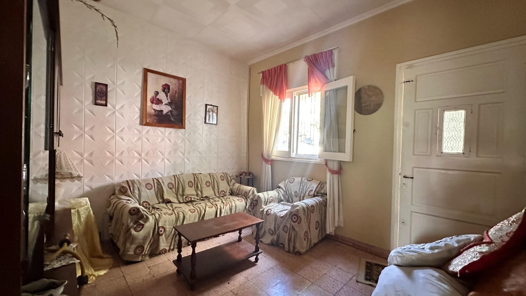 VENTA Casa al frente - Un dormitorio, galeria, patio, terraza - BARRIO BELLA VISTA