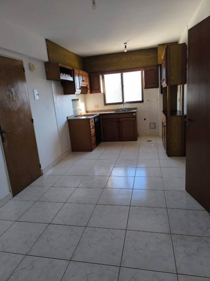 ALQUILER UN DORMITORIO CENTRICO. Maipu 1500