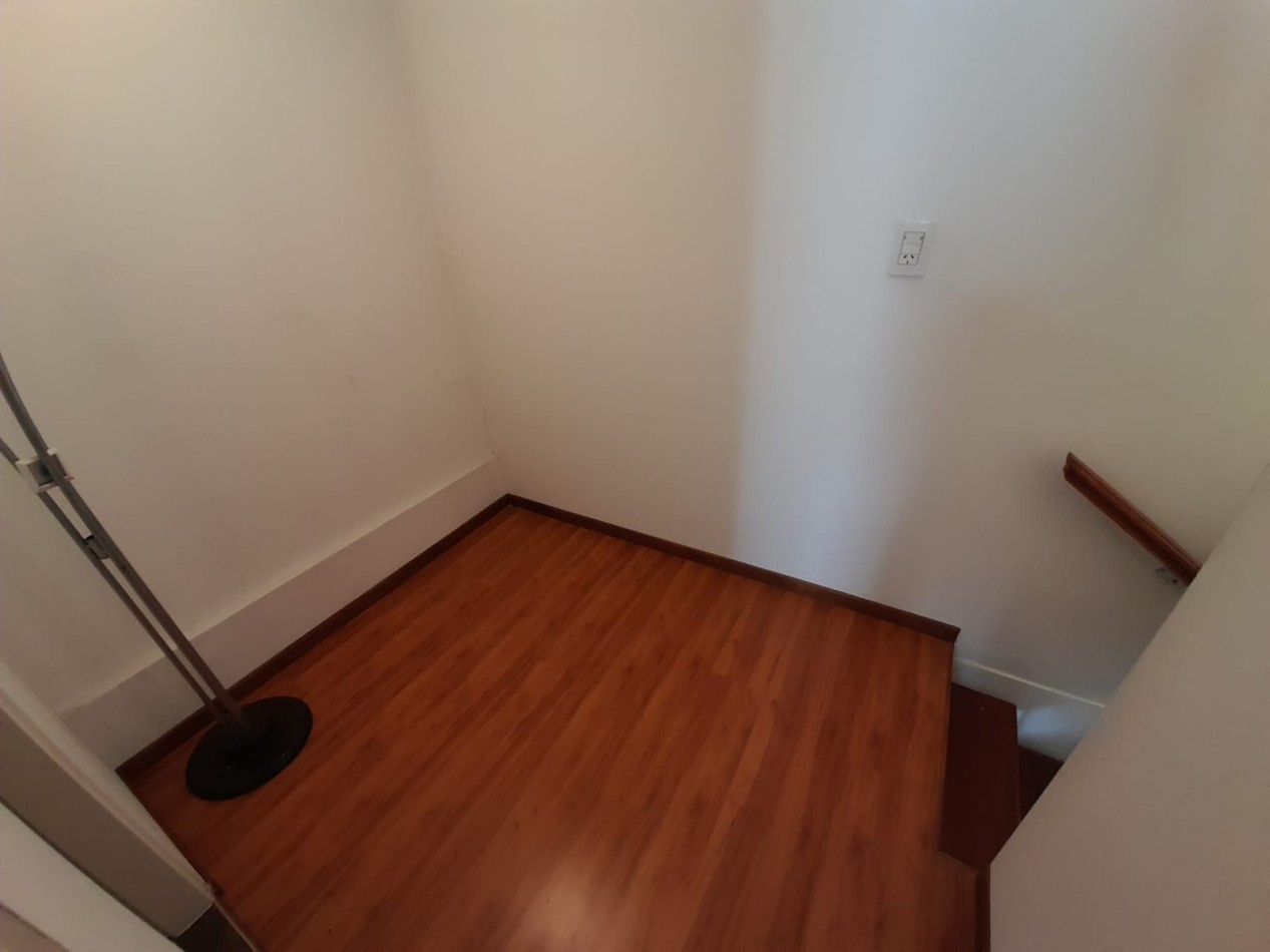 ¡EN ALQUILER! Depto de pasillo ¡AMUEBLADO!. en duplex. Pueyrredon 800