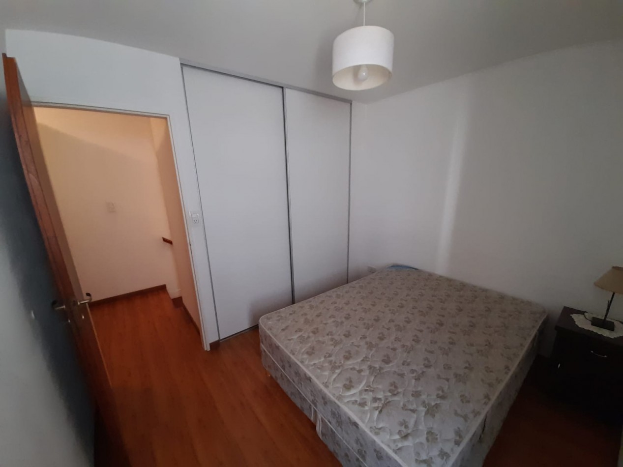 ¡EN ALQUILER! Depto de pasillo ¡AMUEBLADO!. en duplex. Pueyrredon 800