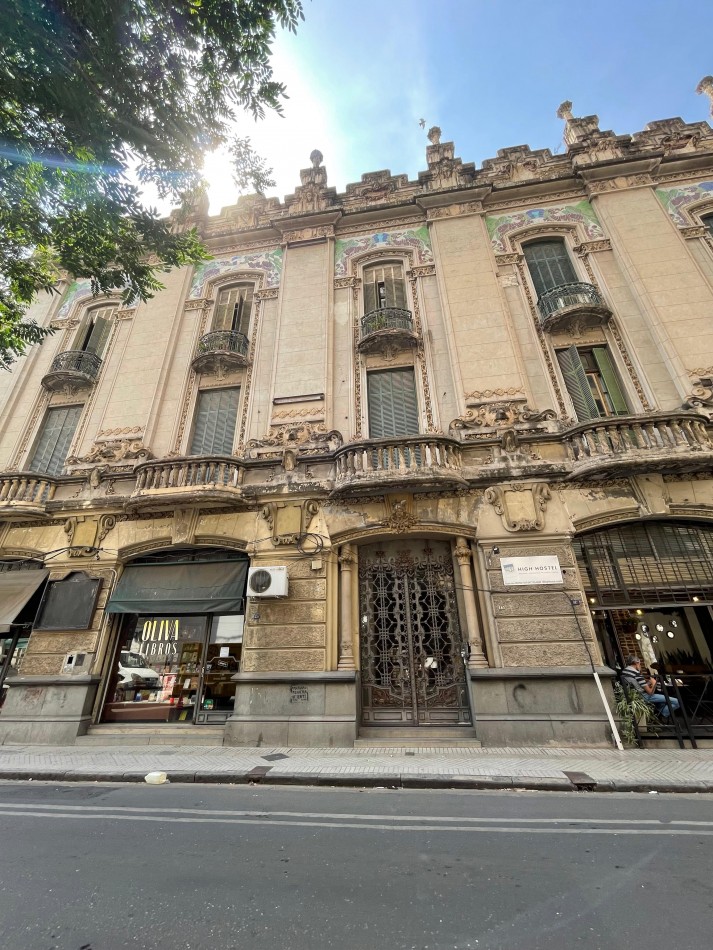 ¡ALQUILER! Departamento de categoria, ideal para uso profesional. Entre rios 500