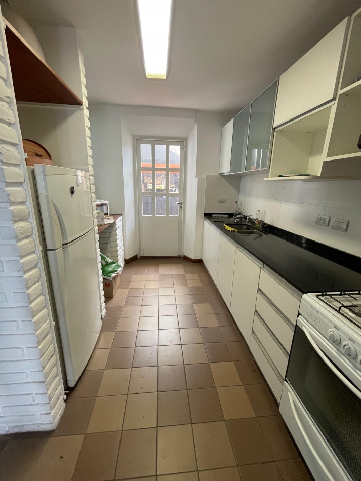 ¡ALQUILER! Departamento de categoria, ideal para uso profesional. Entre rios 500