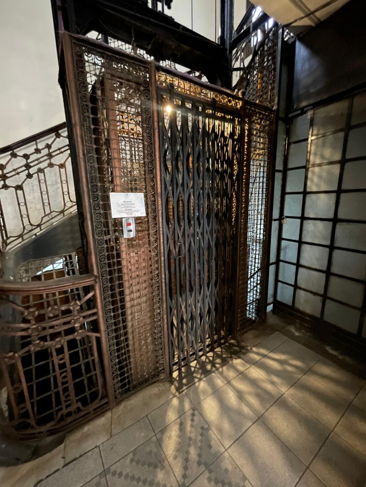 ¡ALQUILER! Departamento de categoria, ideal para uso profesional. Entre rios 500