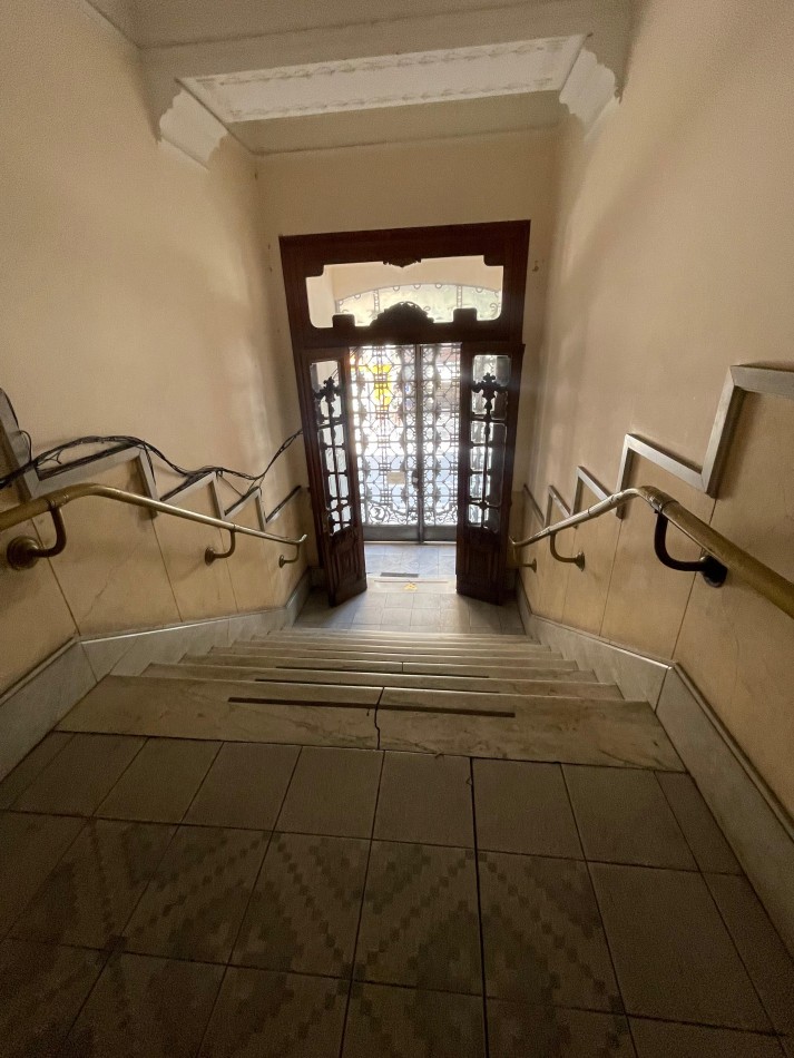 ¡ALQUILER! Departamento de categoria, ideal para uso profesional. Entre rios 500