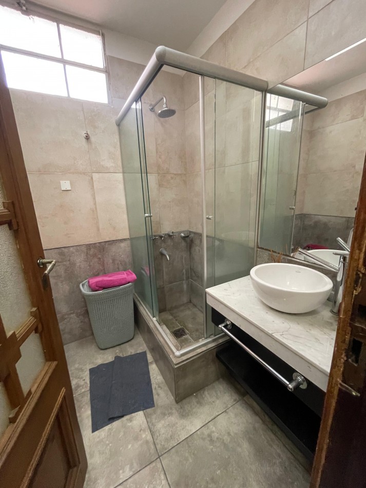 ¡ALQUILER! Departamento de categoria, ideal para uso profesional. Entre rios 500