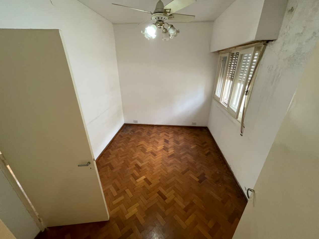 EN VENTA! Departamento de pasillo 4 ambientes en pleno centro! Pte. Roca 1300