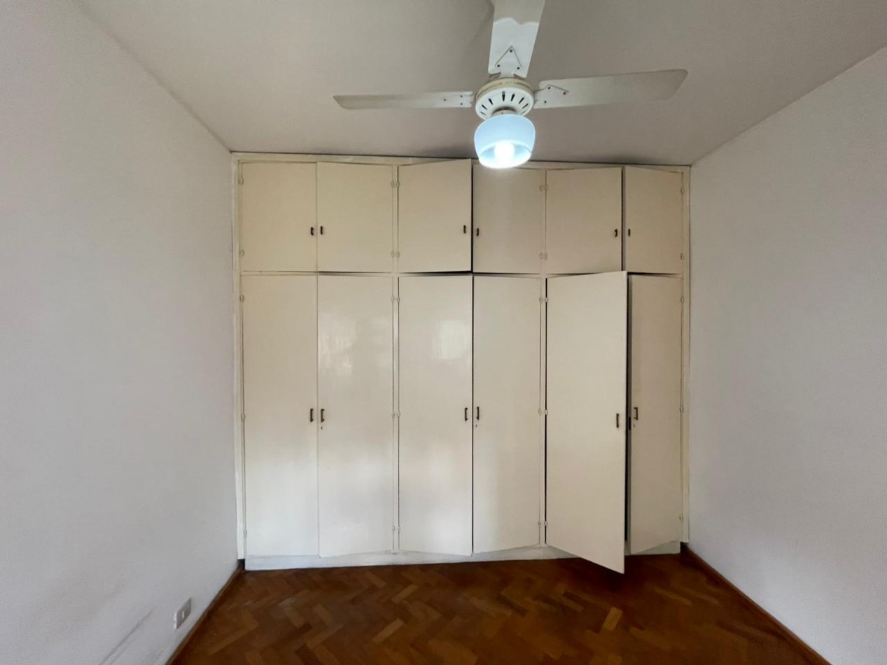 EN VENTA! Departamento de pasillo 4 ambientes en pleno centro! Pte. Roca 1300